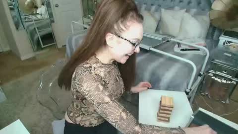 Kia Rose online show from 09/28/25, 06:19