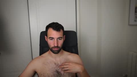 Snapshot of kiatog5 chatting on 03/12/25, 04:35 Manu online show from 03/12/25, 04:35