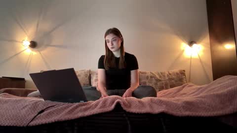 Ola my name is Lissa  Lets hit 10 Thumbs Up together   online show from 03/06/26, 12:34