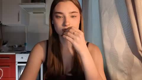 Ola my name is Lissa  Lets hit 10 Thumbs Up together   online show from 05/29/26, 02:15