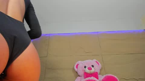 Snapshot of kiimcooper chatting on 02/22/25, 10:07 KIM COOPER online show from 02/22/25, 10:07