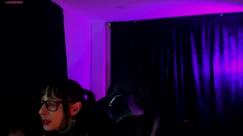 Snapshot of kiizzukyuwu chatting on 12/26/24, 03:49 Kizuky online show from 12/26/24, 03:49