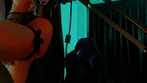 Snapshot of kiizzukyuwu chatting on 02/26/25, 04:14 Kizuky online show from 02/26/25, 04:14