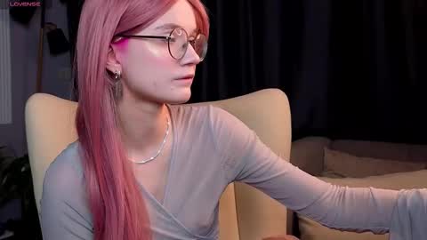 kiki_blue_eyes online show from 01/12/26, 04:07