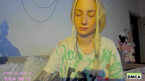 Kiki online show from 10/19/25, 06:30