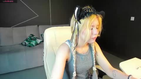 Snapshot of kiki_peach chatting on 06/28/26, 12:22 Jessica online show from 06/28/26, 12:22