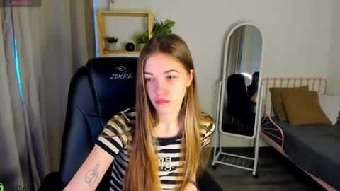 Kiki online show from 04/19/26, 01:16