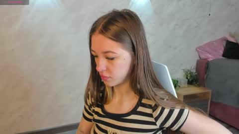 Snapshot of kiki_shanel chatting on 05/17/26, 01:03 Kiki online show from 05/17/26, 01:03