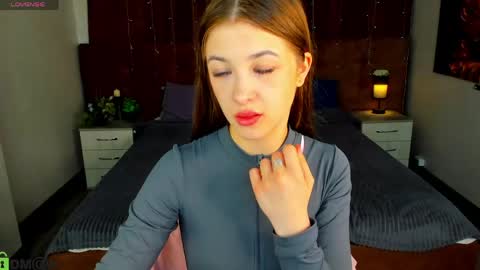Snapshot of kiki_shanel chatting on 05/27/26, 01:02 Kiki online show from 05/27/26, 01:02
