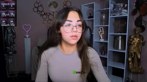 Snapshot of kiki_swan chatting on 11/21/25, 09:30 kiki_swan online show from 11/21/25, 09:30