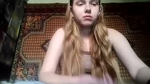 kikibang_ online show from 10/14/25, 08:26