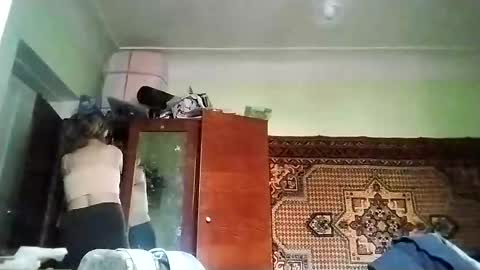 kikibang_ online show from 11/21/25, 08:24