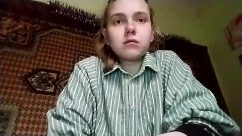 kikibang_ online show from 12/21/25, 10:22