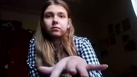 kikibang_ online show from 01/13/26, 08:52