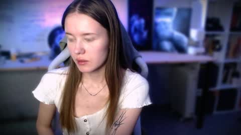 Snapshot of kikies_ chatting on 12/08/24, 11:08 Mika and Miranda online show from 12/08/24, 11:08