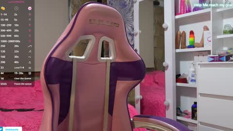 Snapshot of kikilepetite chatting on 02/26/25, 08:33 kiki online show from 02/26/25, 08:33