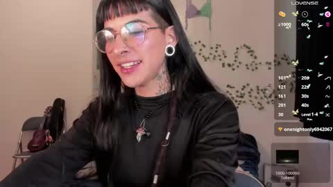 Snapshot of kila_moonlight444 chatting on 04/21/26, 08:12 Bella online show from 04/21/26, 08:12