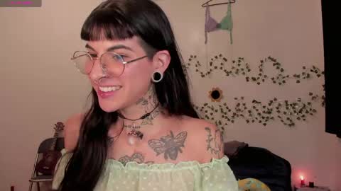 Snapshot of kila_moonlight444 chatting on 04/24/26, 10:34 Bella online show from 04/24/26, 10:34