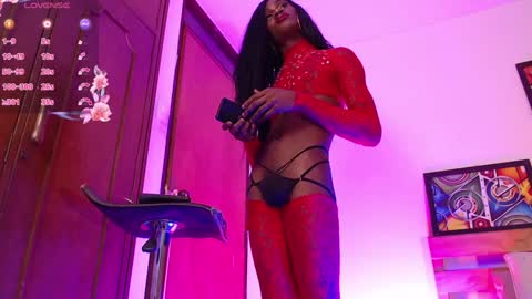 Snapshot of kilian_mina chatting on 12/02/24, 11:29 Nahomi online show from 12/02/24, 11:29