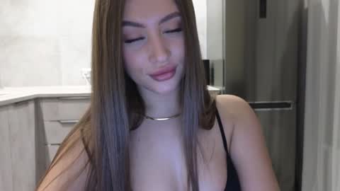 EvaAnna online show from 12/14/24, 12:11