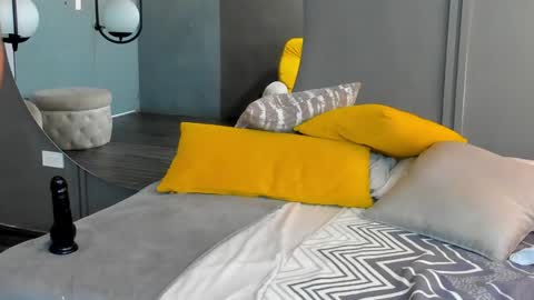 Kim online show from 12/31/24, 04:14