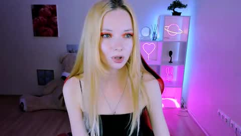 Snapshot of kim_boyd chatting on 02/19/25, 06:32 kim_boyd online show from 02/19/25, 06:32