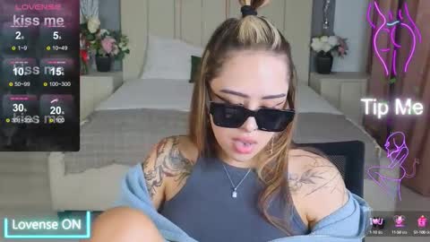 Kim online show from 10/01/25, 01:17