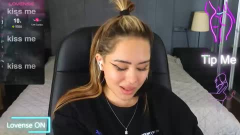 Kim online show from 10/22/25, 08:47