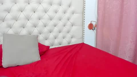 Snapshot of kim_eli chatting on 12/15/24, 01:35 kim_eli online show from 12/15/24, 01:35