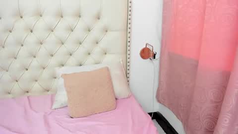 Snapshot of kim_eli chatting on 02/12/25, 08:18 kim_eli online show from 02/12/25, 08:18