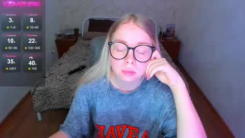 Snapshot of kim_girl_next_door chatting on 01/17/26, 02:11 KIM online show from 01/17/26, 02:11