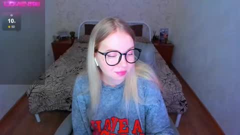 Snapshot of kim_girl_next_door chatting on 01/18/26, 09:57 KIM online show from 01/18/26, 09:57