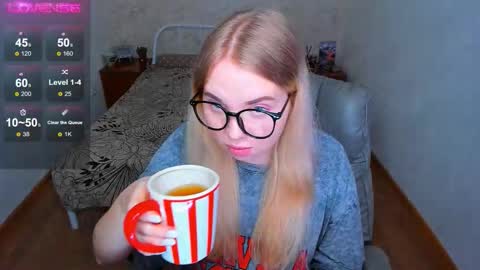 Snapshot of kim_girl_next_door chatting on 02/01/26, 10:14 KIM online show from 02/01/26, 10:14