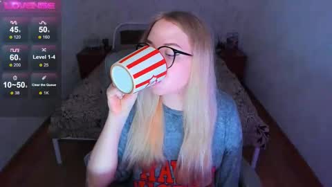 Snapshot of kim_girl_next_door chatting on 02/08/26, 10:29 KIM online show from 02/08/26, 10:29