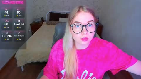 Snapshot of kim_girl_next_door chatting on 02/23/26, 01:30 KIM online show from 02/23/26, 01:30