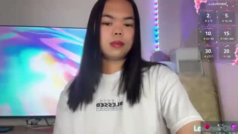 Snapshot of kim_kyile chatting on 11/18/25, 12:53 KYLIE online show from 11/18/25, 12:53