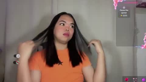 Snapshot of kim_kyile chatting on 11/22/25, 12:15 KYLIE online show from 11/22/25, 12:15