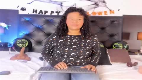 Kim Marquez online show from 10/31/25, 07:04