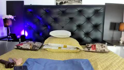 Kim Marquez online show from 12/22/25, 07:44