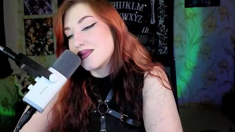 Snapshot of kim_possible1 chatting on 11/13/25, 05:50 Hi Im Kimberly but u can call me Kim. Turn on ur sound i love to talk and moan online show from 11/13/25, 05:50