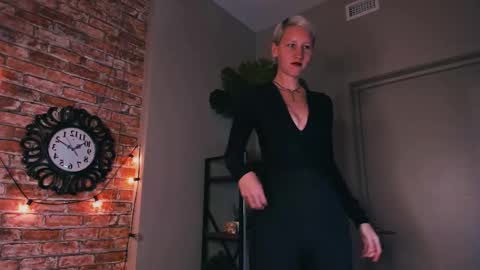 Snapshot of kim_waite chatting on 09/18/25, 02:19 Kim online show from 09/18/25, 02:19