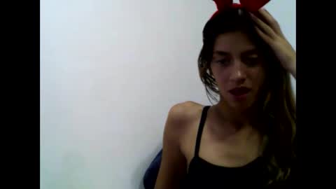 Snapshot of kim_xx09 chatting on 12/03/25, 04:31 YENCYYY online show from 12/03/25, 04:31