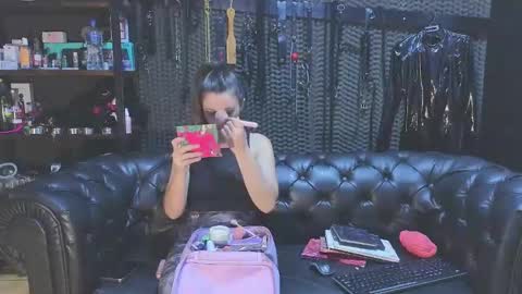  KIMBERLY SWAN  online show from 01/21/25, 10:08