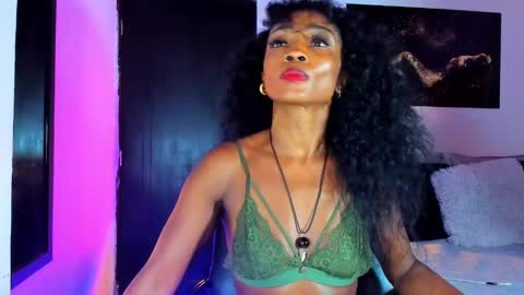 Kimberly Banks online show from 01/21/25, 10:30