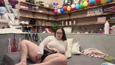 Snapshot of kimberlycaprice chatting on 02/06/25, 04:25 kimberlycaprice online show from 02/06/25, 04:25