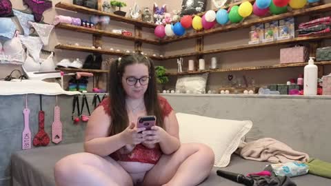 Snapshot of kimberlycaprice chatting on 02/07/25, 11:34 kimberlycaprice online show from 02/07/25, 11:34