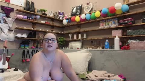 Snapshot of kimberlycaprice chatting on 02/11/25, 11:32 kimberlycaprice online show from 02/11/25, 11:32