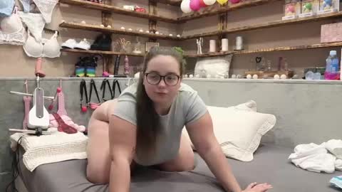 Snapshot of kimberlycaprice chatting on 02/25/25, 05:19 kimberlycaprice online show from 02/25/25, 05:19