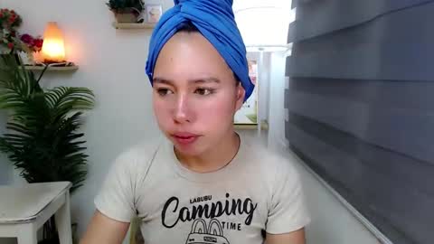 Snapshot of kimbratx chatting on 09/28/25, 10:59 kimbratx online show from 09/28/25, 10:59