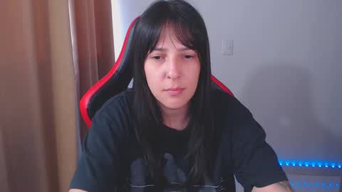 Snapshot of kimflexible_ chatting on 01/21/25, 01:43 Kim 3 online show from 01/21/25, 01:43